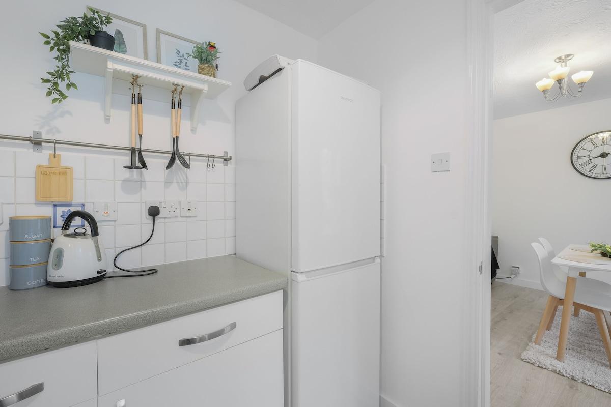 Charming 2-Bedroom, 1-Bath Apt. in Transom Square5