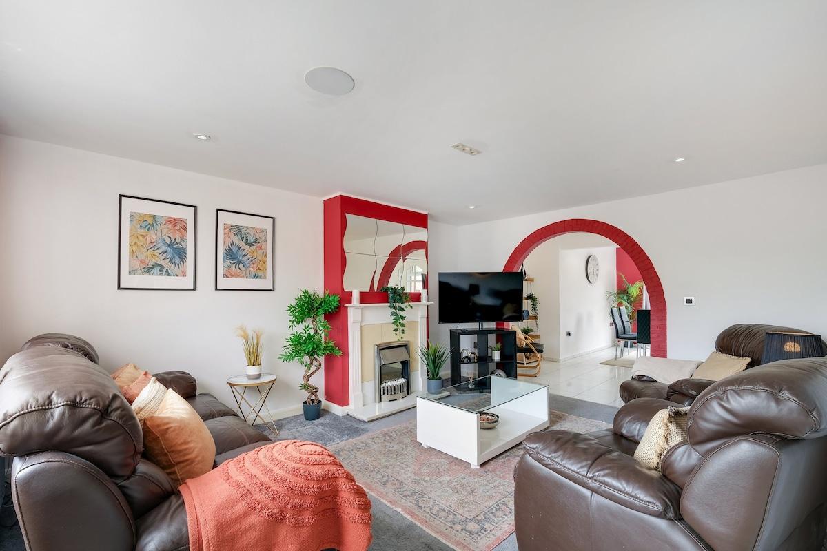 Elegant 5BR Home w/ EV Charger, Garden & Parking