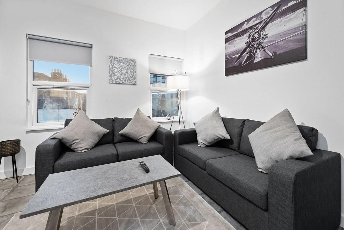 West Ealing Srv Apt. with Off St. Parking A -2 BDR3