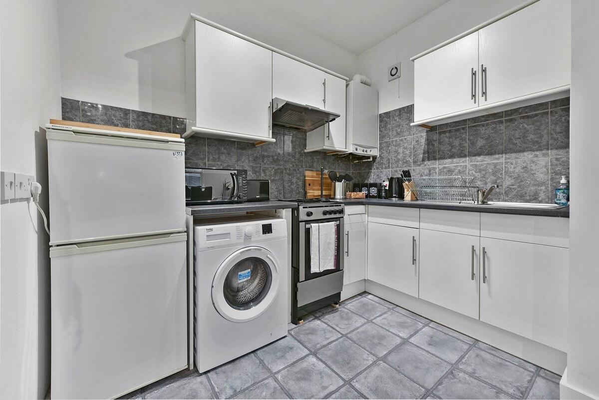 West Ealing Srv Apt. with Off St. Parking A -2 BDR5