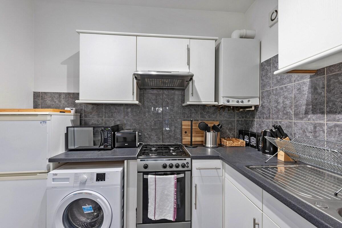 West Ealing Srv Apt. with Off St. Parking A -2 BDR6