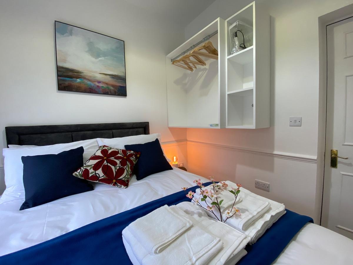 Modern 1BR Apartment 02 with Parking in Greenwich6