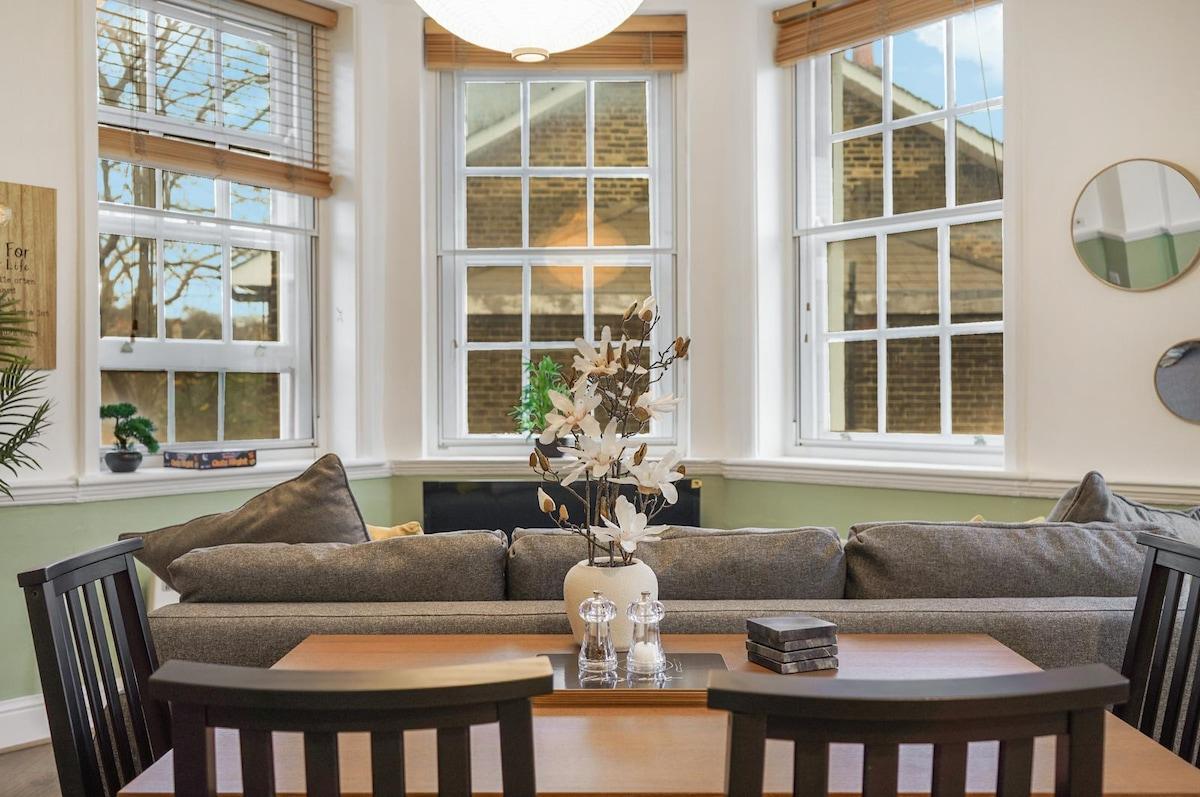 Modern 2 Bedroom Apt 06 with Parking in Greenwich6