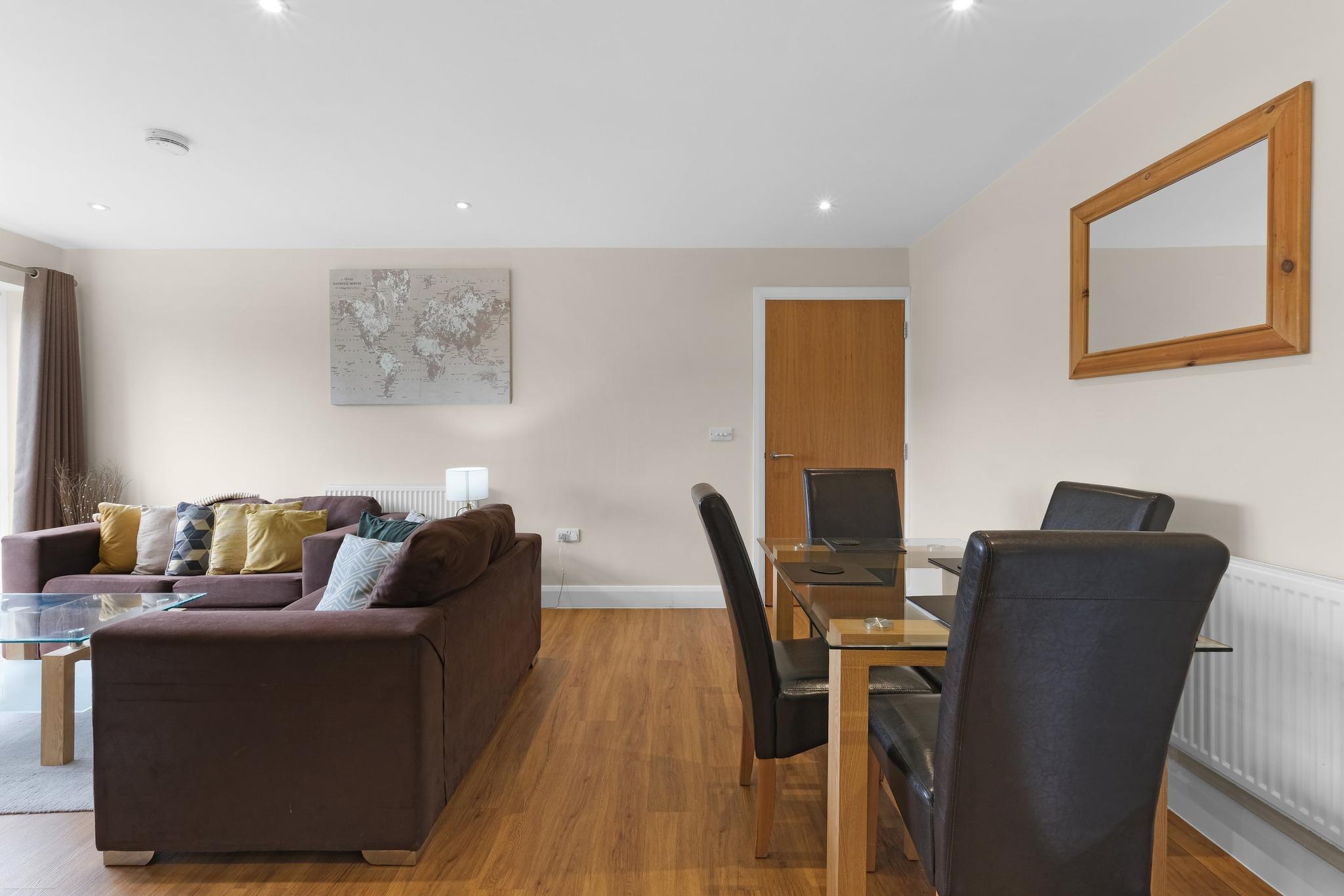 Heathrow Living 2BDR 2BA Apt by 360 Stays - Apt 024