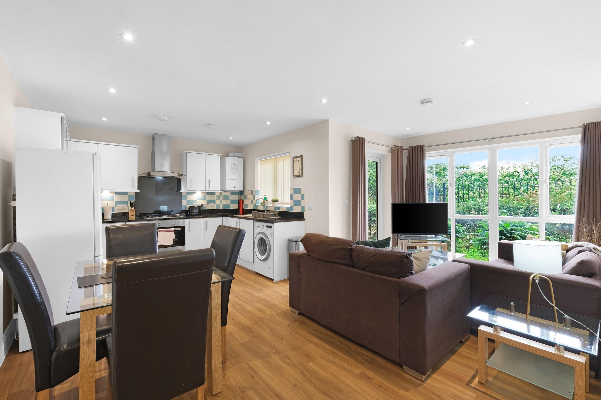 Heathrow Living 2BDR 2BA Apt by 360 Stays - Apt 02