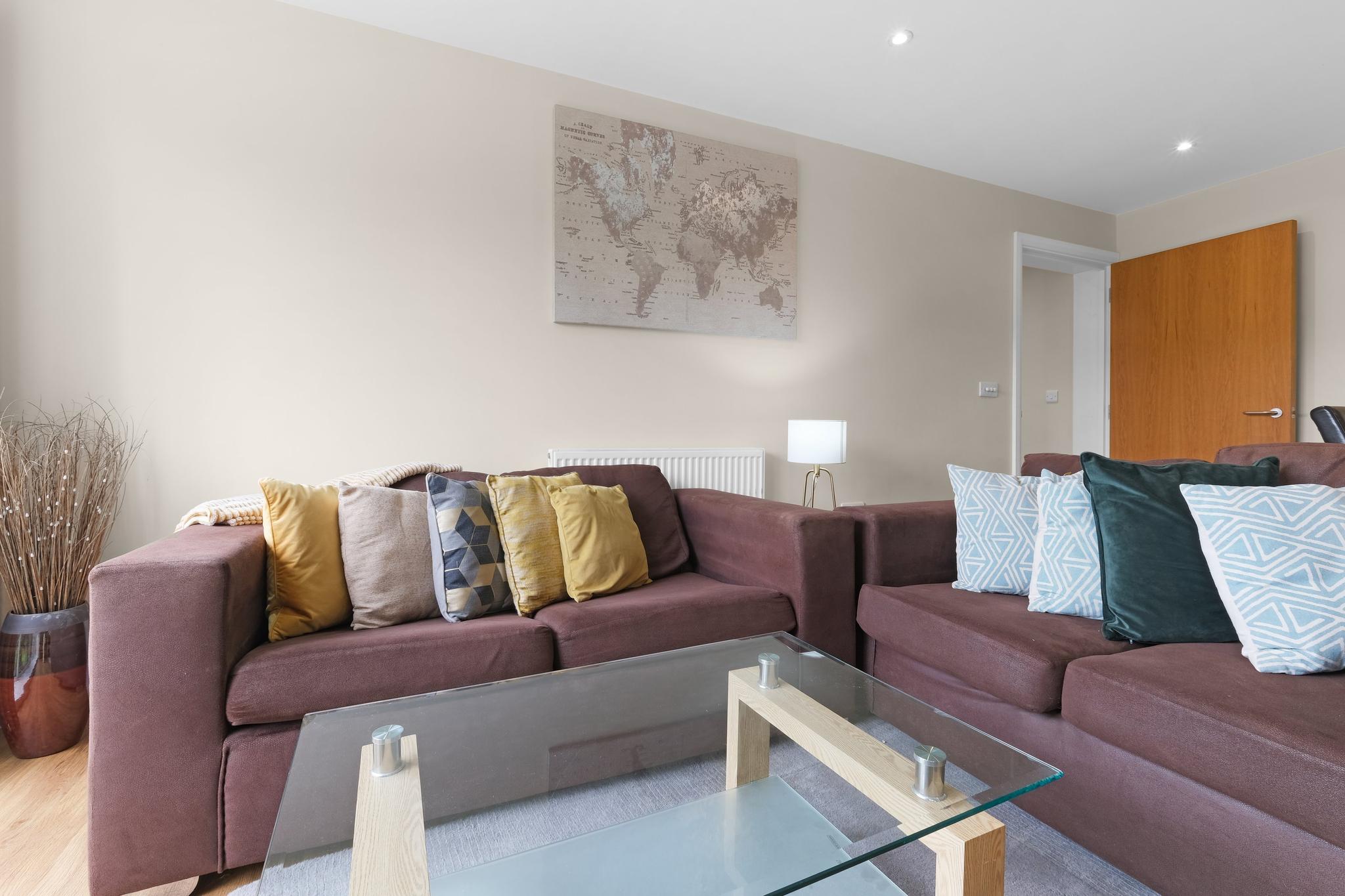 Heathrow Living 2BDR 2BA Apt by 360 Stays - Apt 023