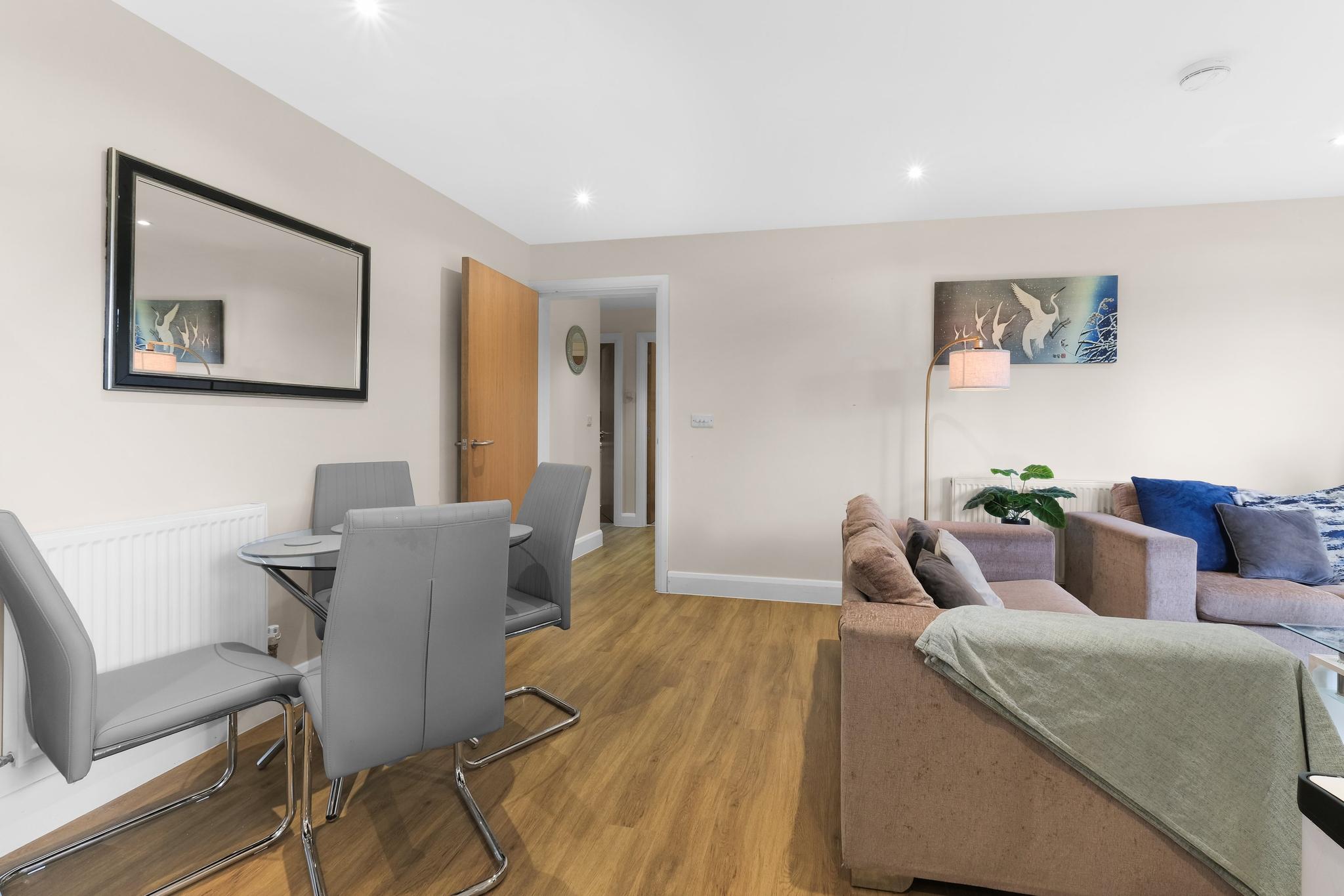 Heathrow Living 2BDR 2BA Apt by 360 Stays - Apt 032