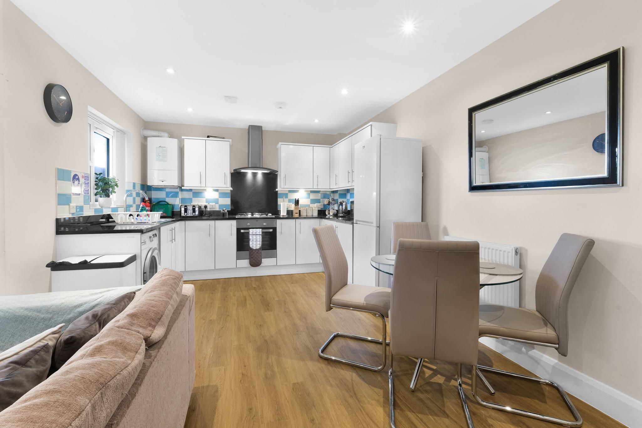 Heathrow Living 2BDR 2BA Apt by 360 Stays - Apt 034