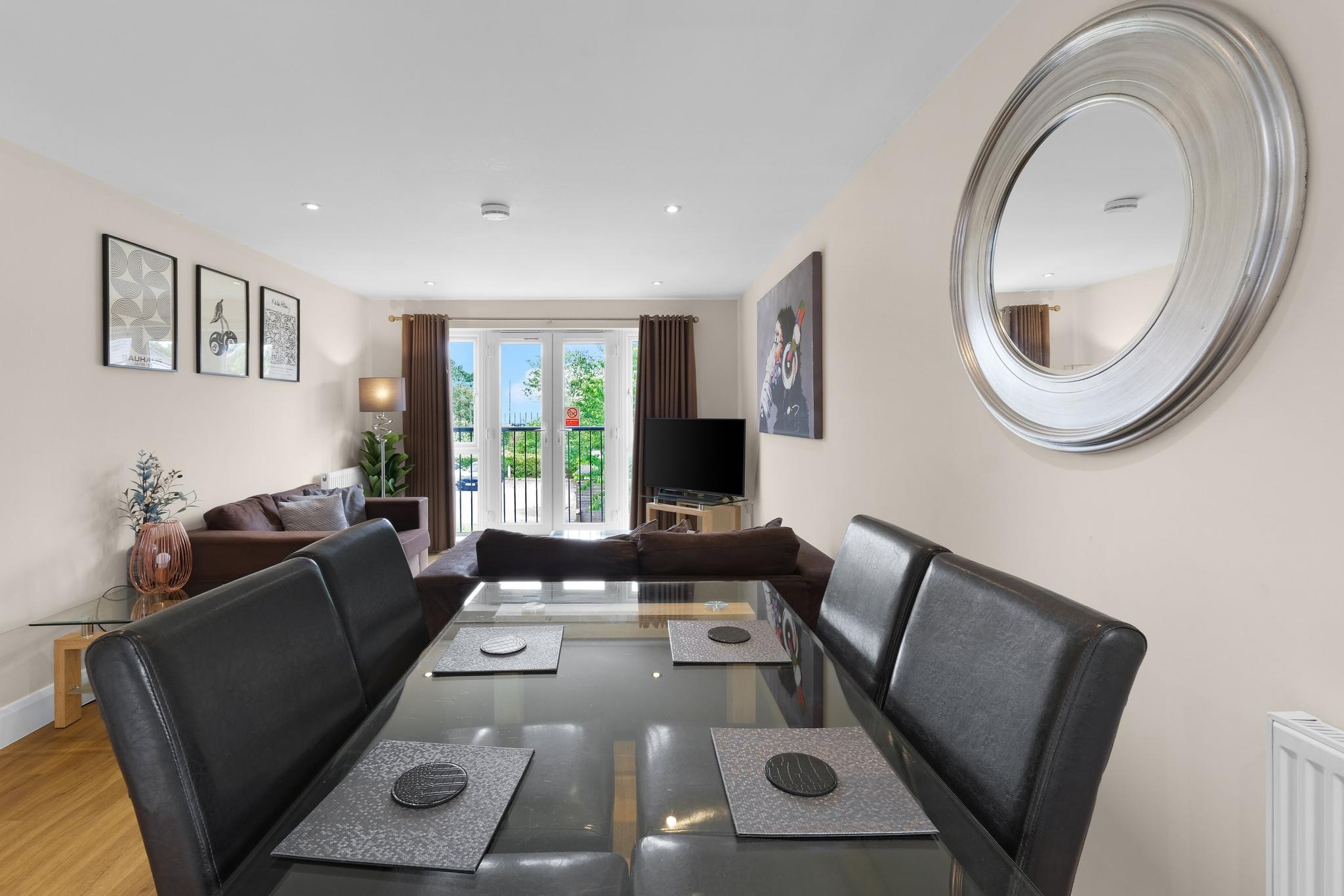 Heathrow Living 2BDR 2BA Apt by 360 Stays - Apt 116