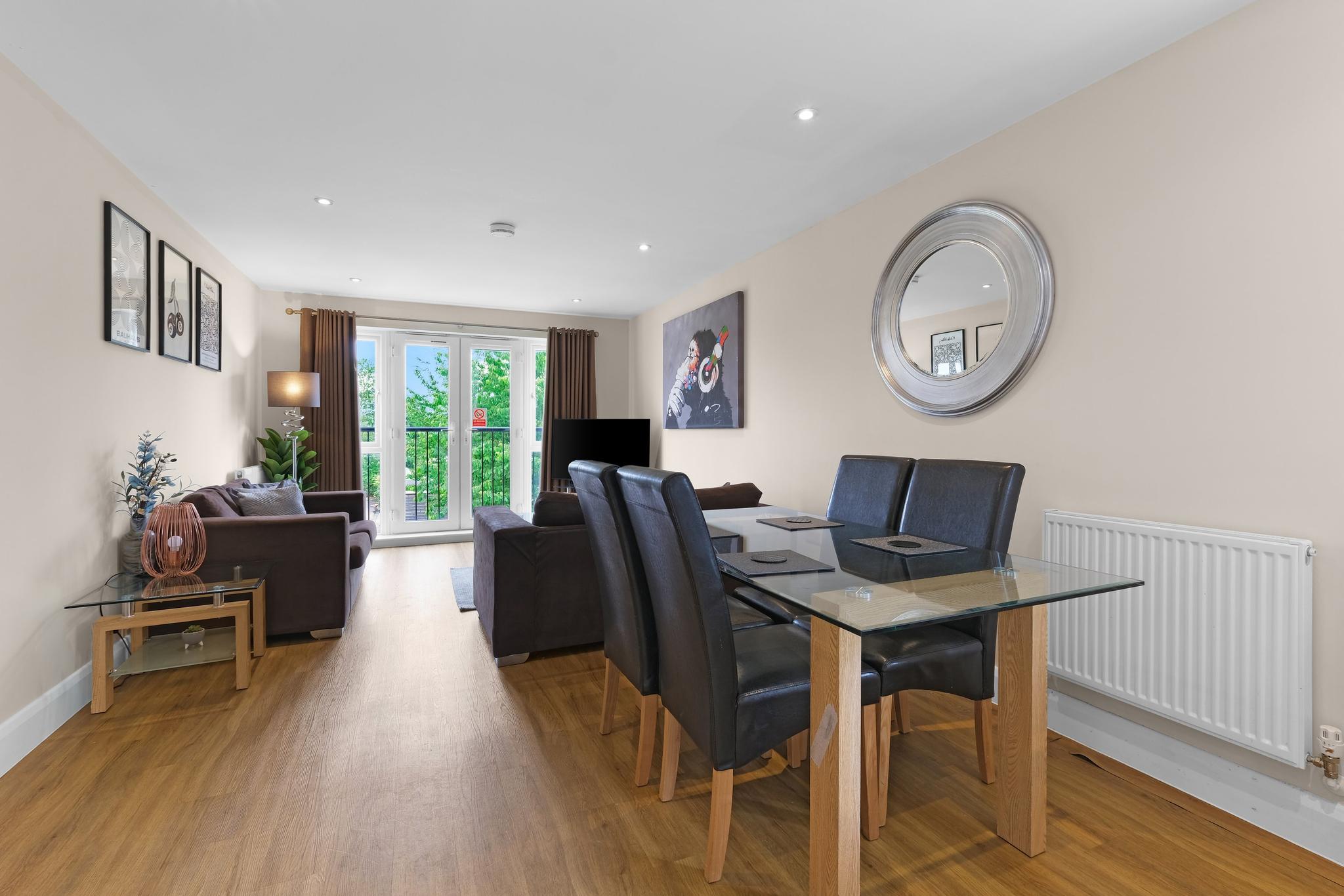 Heathrow Living 2BDR 2BA Apt by 360 Stays - Apt 115