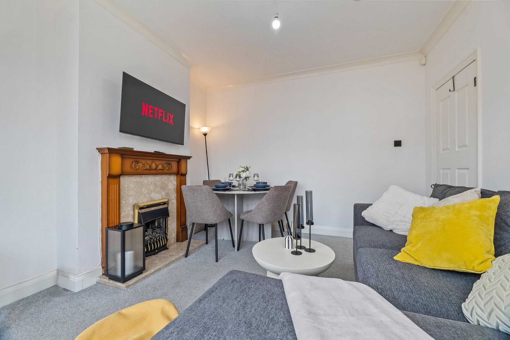 Leicester Contractor Stay | Free Parking-Sleeps 8