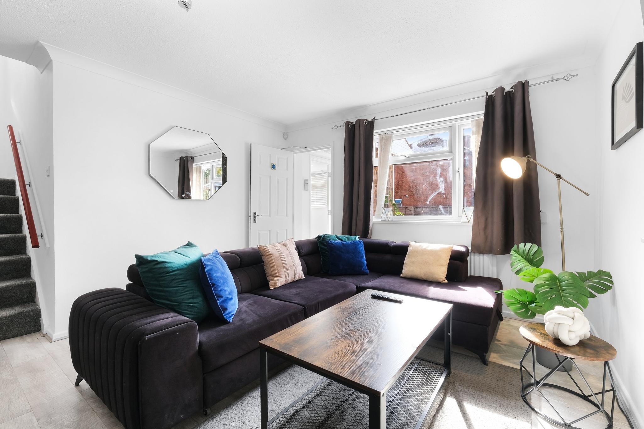 Spacious 8-Bedroom Detached House in Cheshunt3